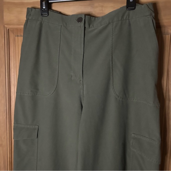 LULULEMON army green light utilitech cargo pocket high-rise pants - Picture 2 of 6